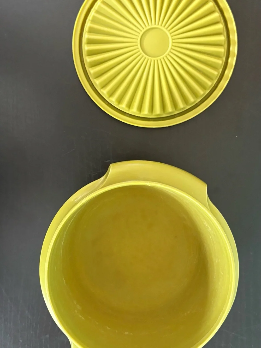 Vintage 1970s Tupperware Servalier 886 Bowls Sunburst Lids Set of 2